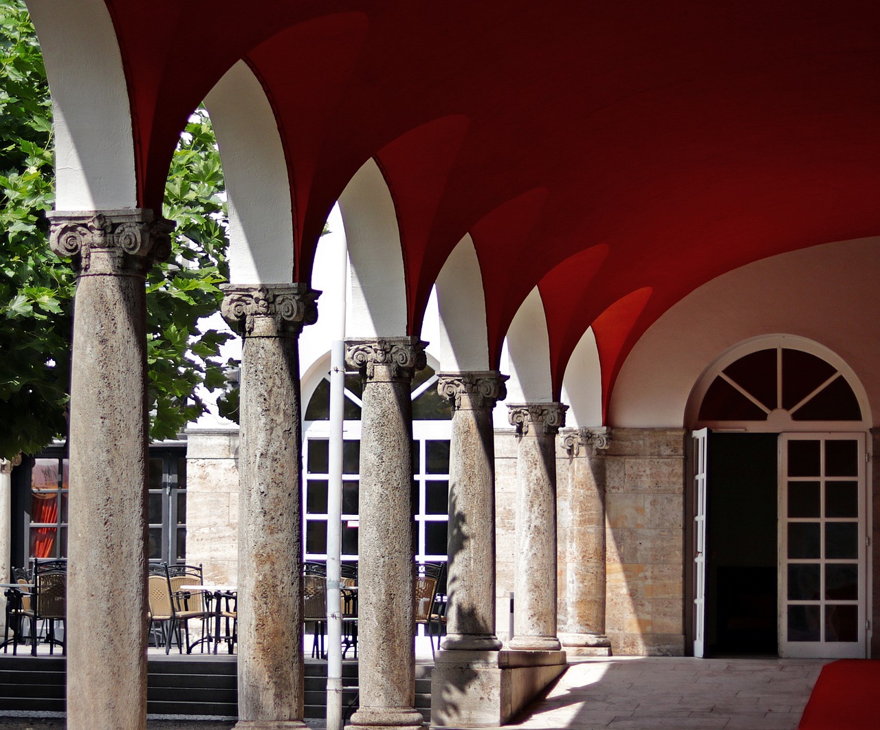 首都電影院，光影交織的都市之夢