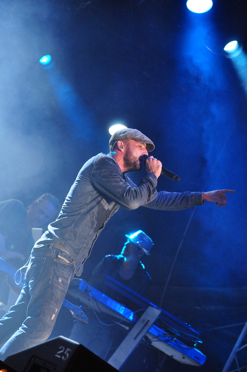 揭秘中國娛樂圈身高達190cm的巨人男明星