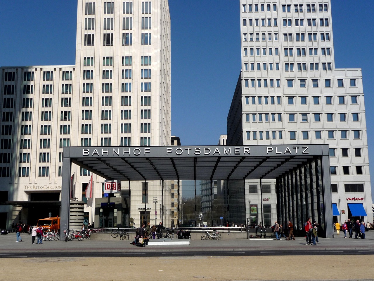 葛店奧特萊斯最新實(shí)景，時(shí)尚活力交匯之地，領(lǐng)略最新風(fēng)采！