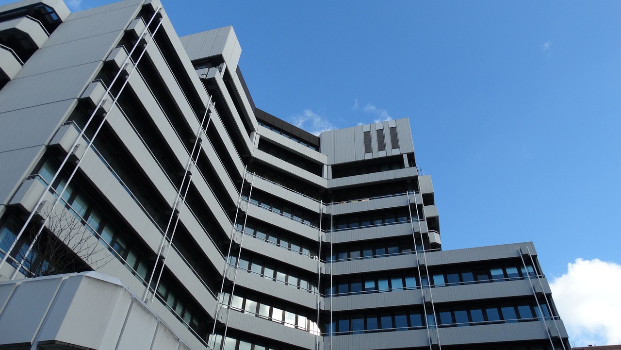 建業(yè)上市時間揭秘，房地產(chǎn)企業(yè)走向資本市場的歷程與展望