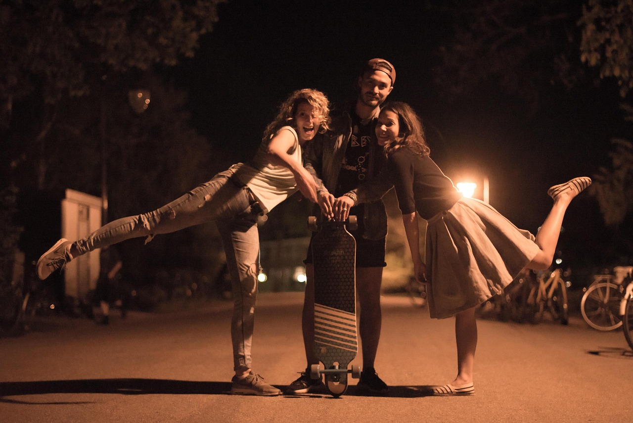 最新抖腿搖風(fēng)潮揭秘，時(shí)尚潮流背后的文化探索