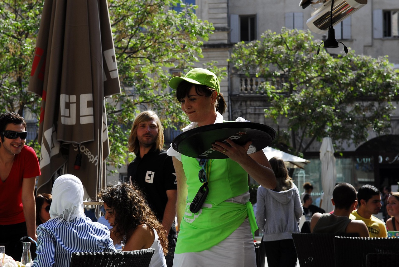 韓國電影中的售樓小姐，職業(yè)魅力與文化映像探究