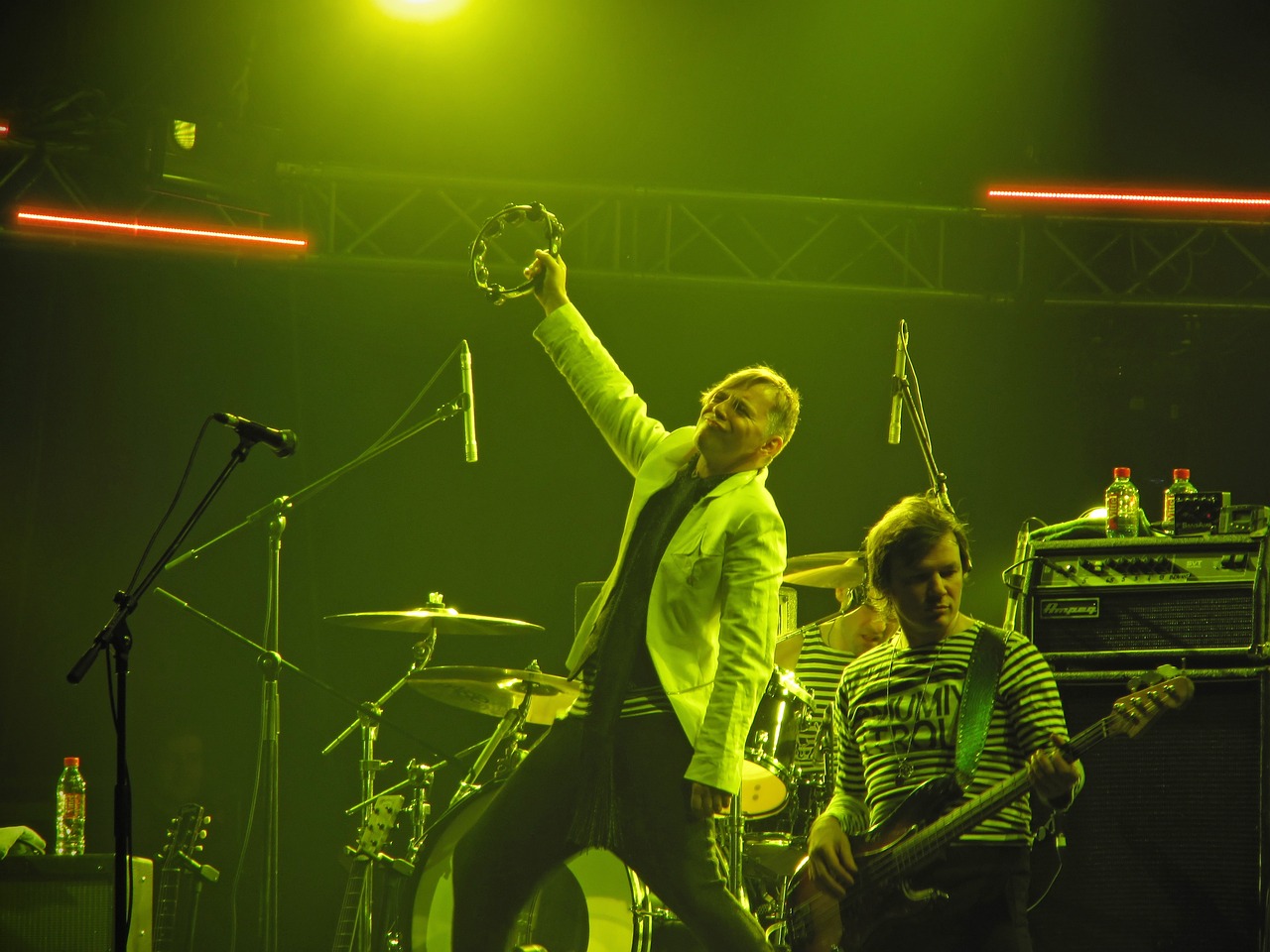 韓旭新歌發(fā)布，音樂新星閃耀登場(chǎng)，新歌引領(lǐng)潮流風(fēng)潮