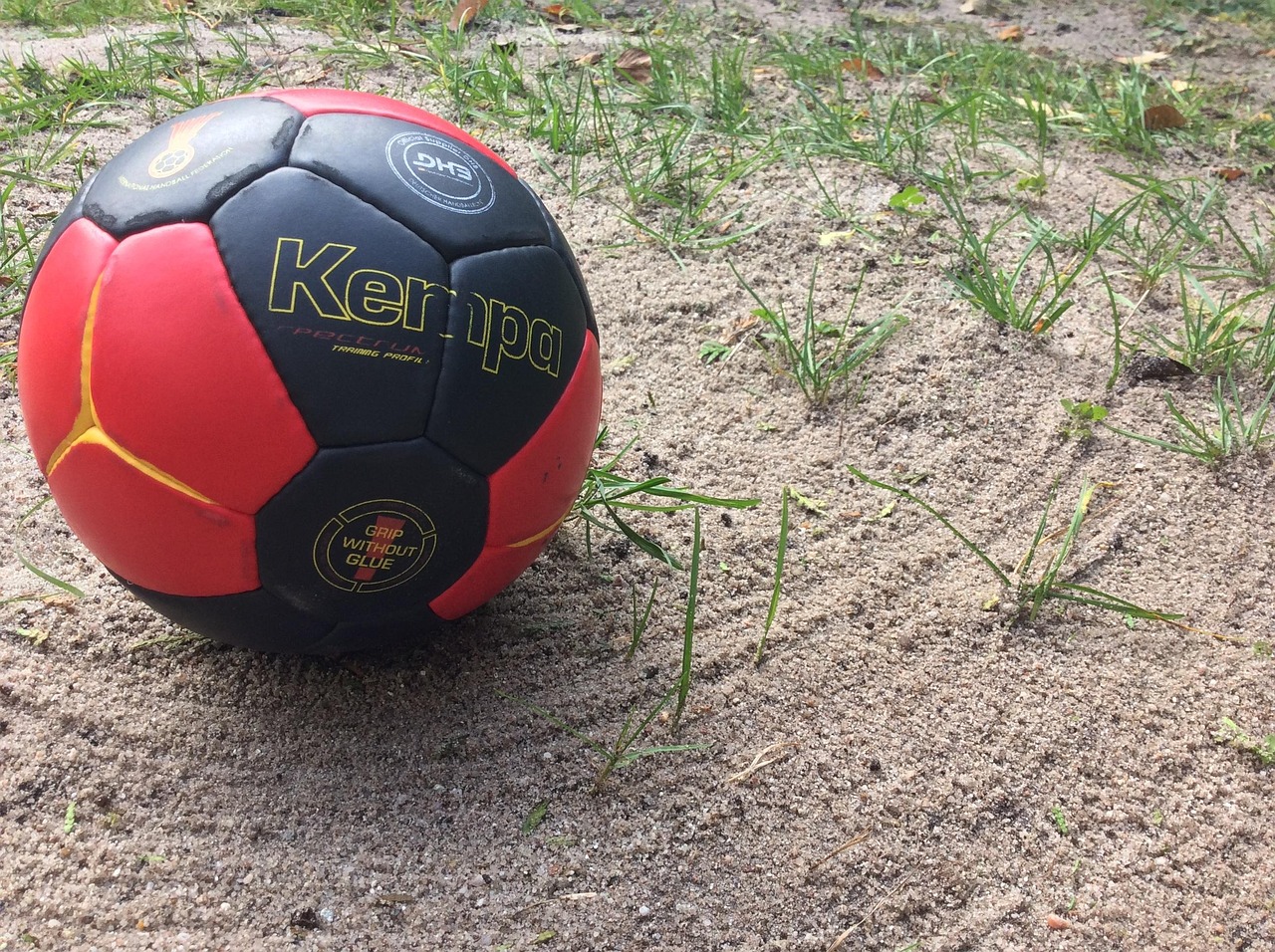 乒乓球比賽盛大開幕式主持詞