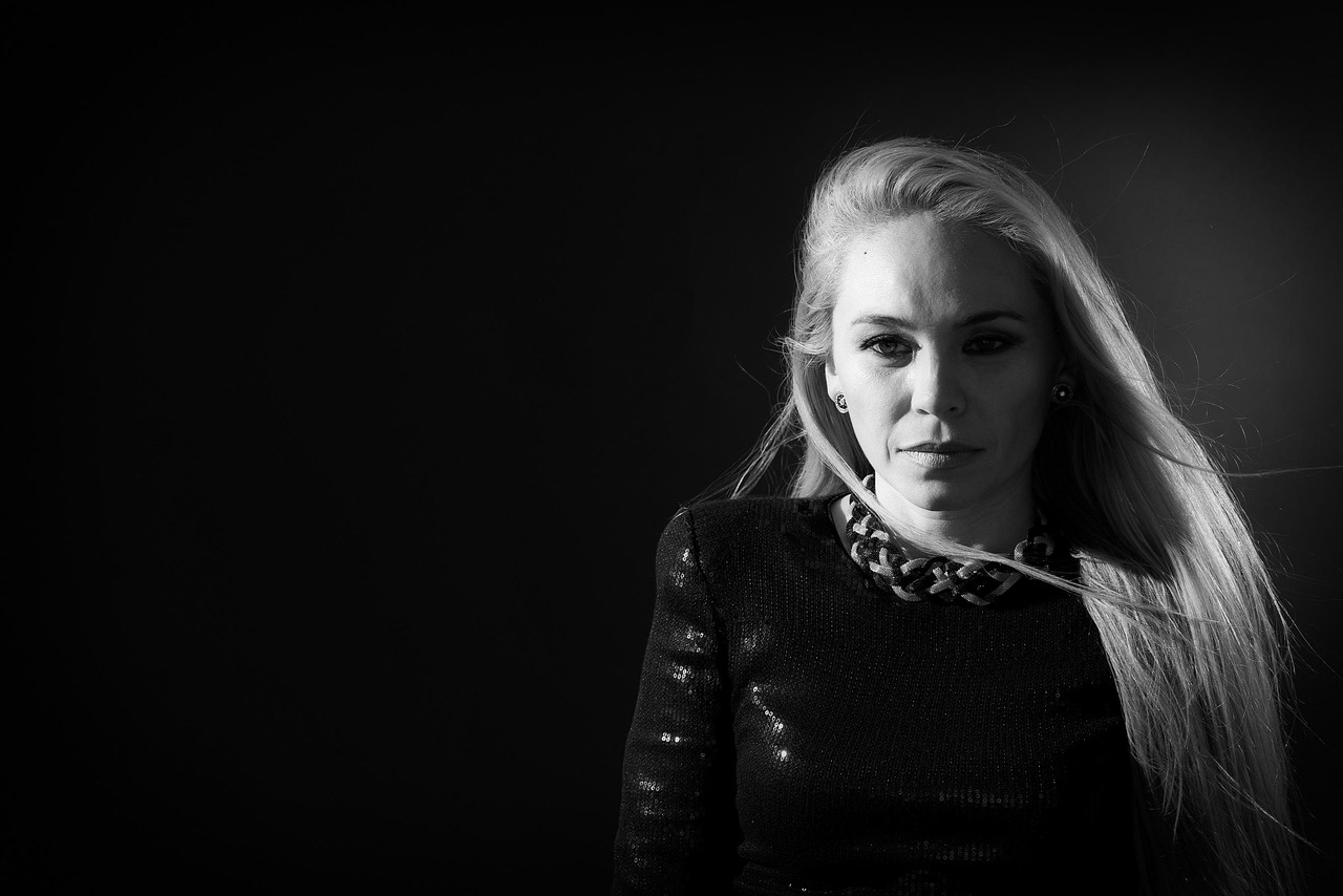 精靈演員，演繹超凡魅力的神秘力量之旅