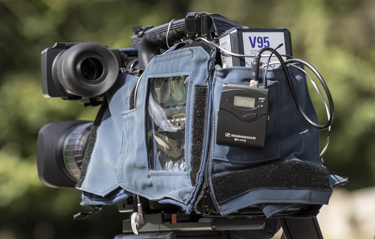 電影攝像機，捕捉光影的藝術魔法之旅