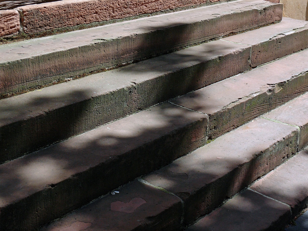 廣州萊泰制藥廠，創(chuàng)新研發(fā)、質(zhì)量至上，持續(xù)拓展市場(chǎng)影響力最新動(dòng)態(tài)