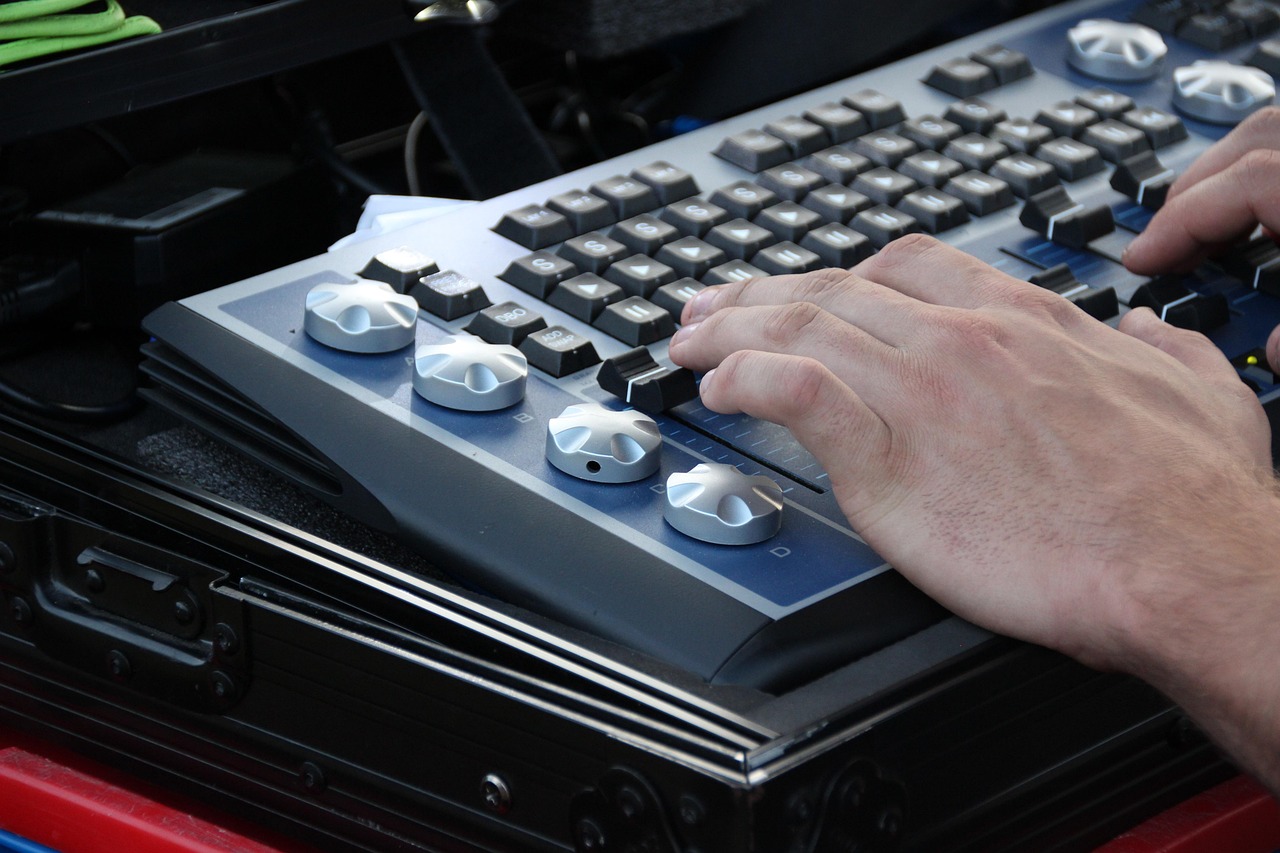 侯官動(dòng)態(tài)，探索與洞察的時(shí)代脈搏，實(shí)時(shí)把握時(shí)代脈搏