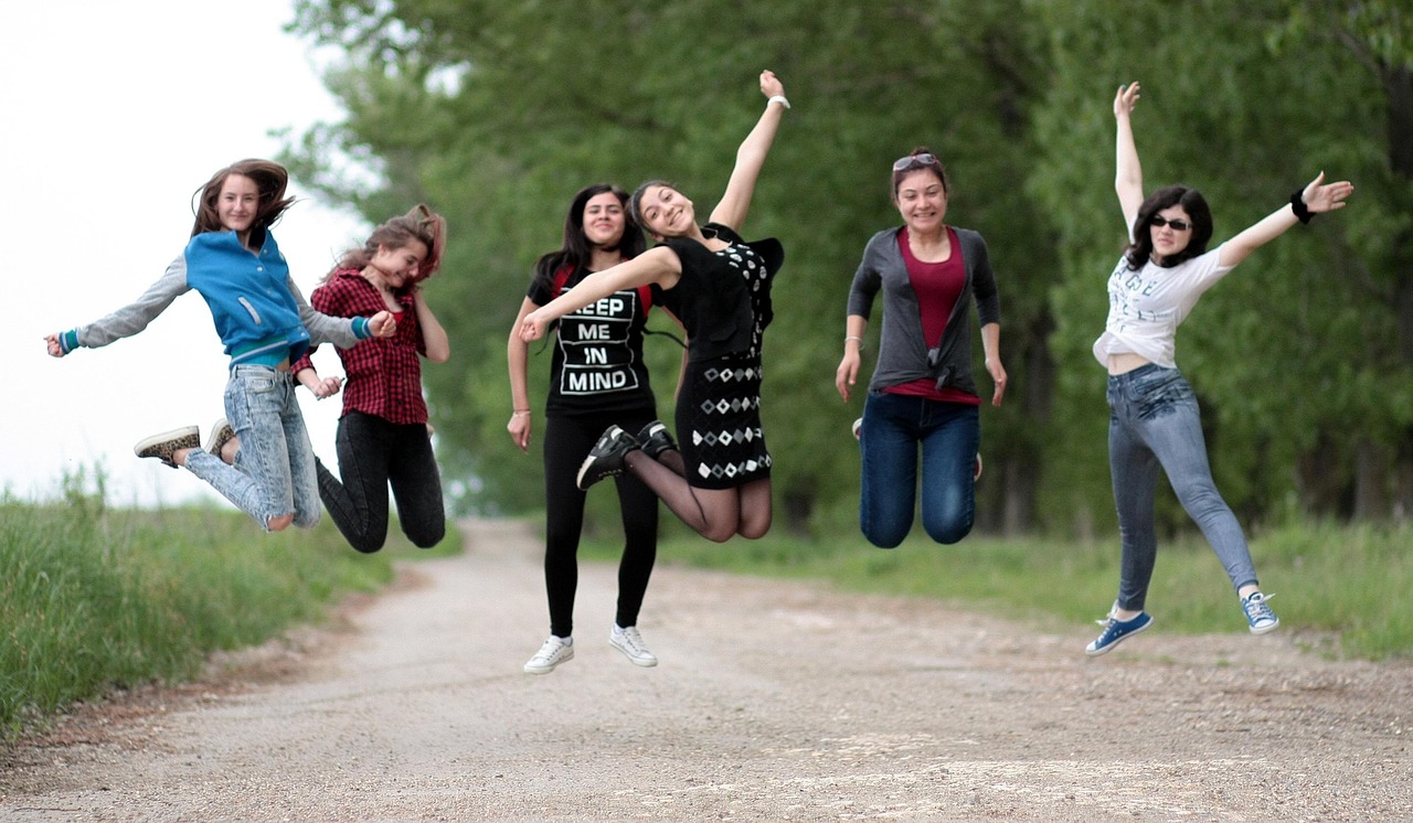 力與美展現(xiàn)瞬間，女子跳高比賽精彩瞬間視頻回顧