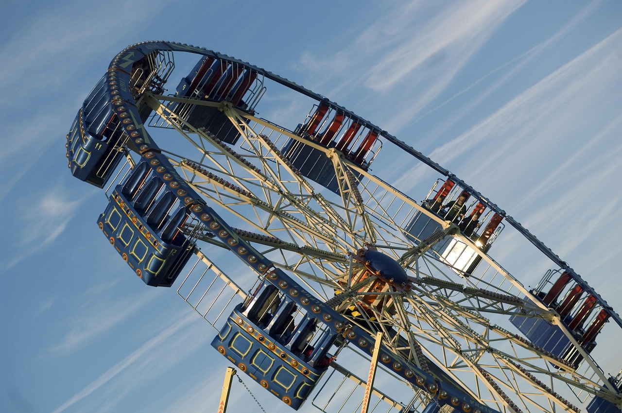 水上樂園滑梯比賽，激情與速度的狂歡盛宴