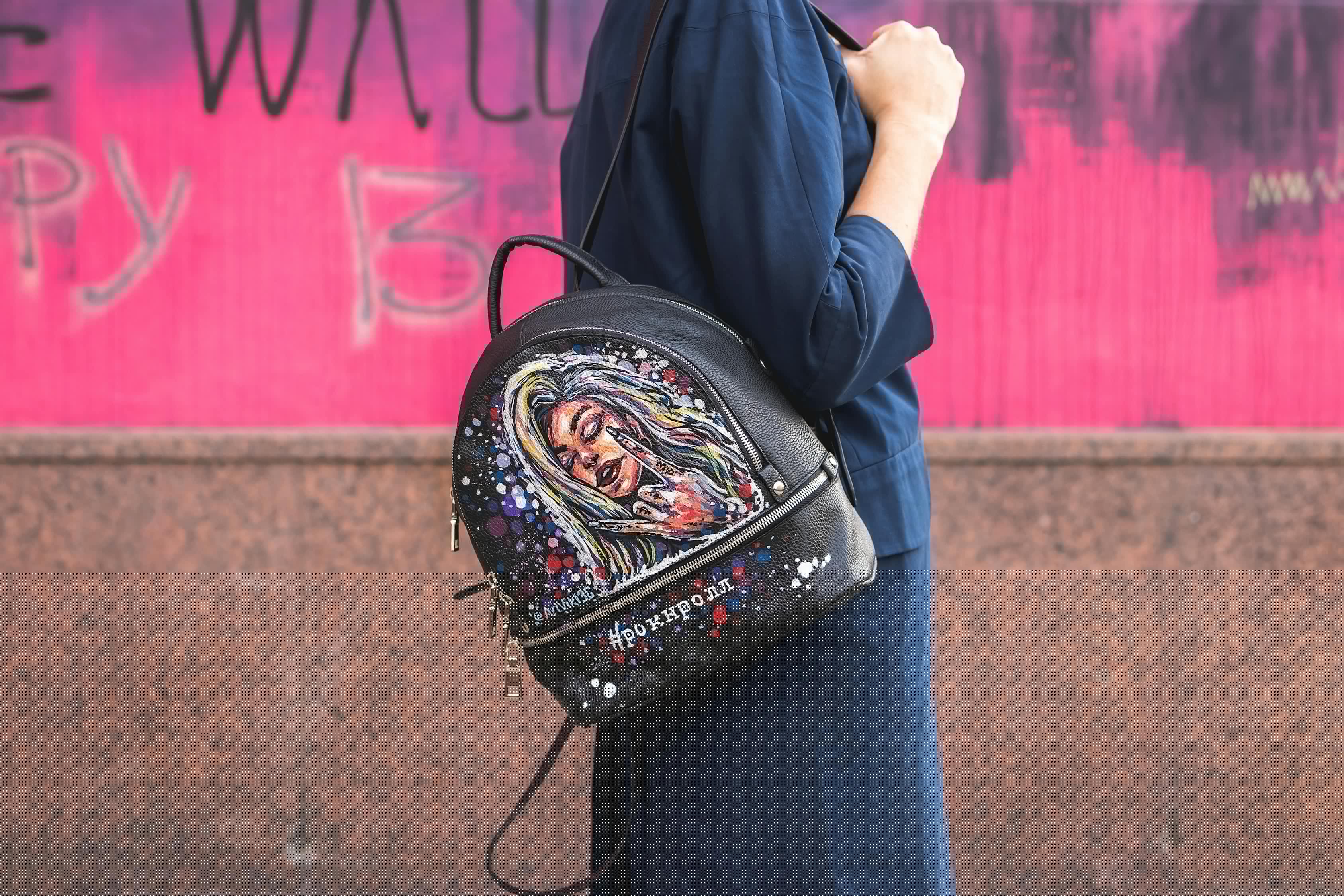 女相聲演員突破傳統(tǒng)界限，展現(xiàn)獨(dú)特藝術(shù)魅力