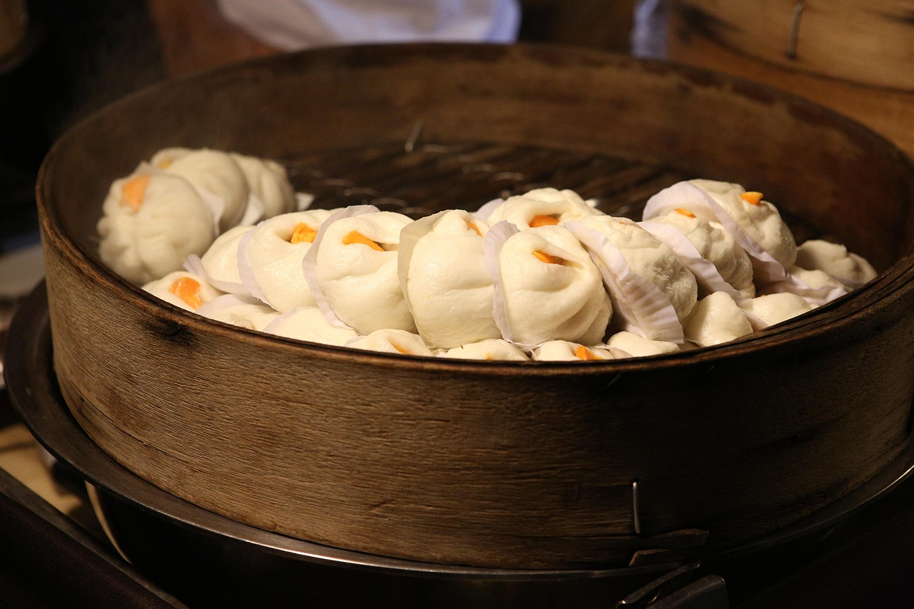 泰王后最新動態(tài)，時尚、慈善與文化的交匯點展現(xiàn)時代風(fēng)采