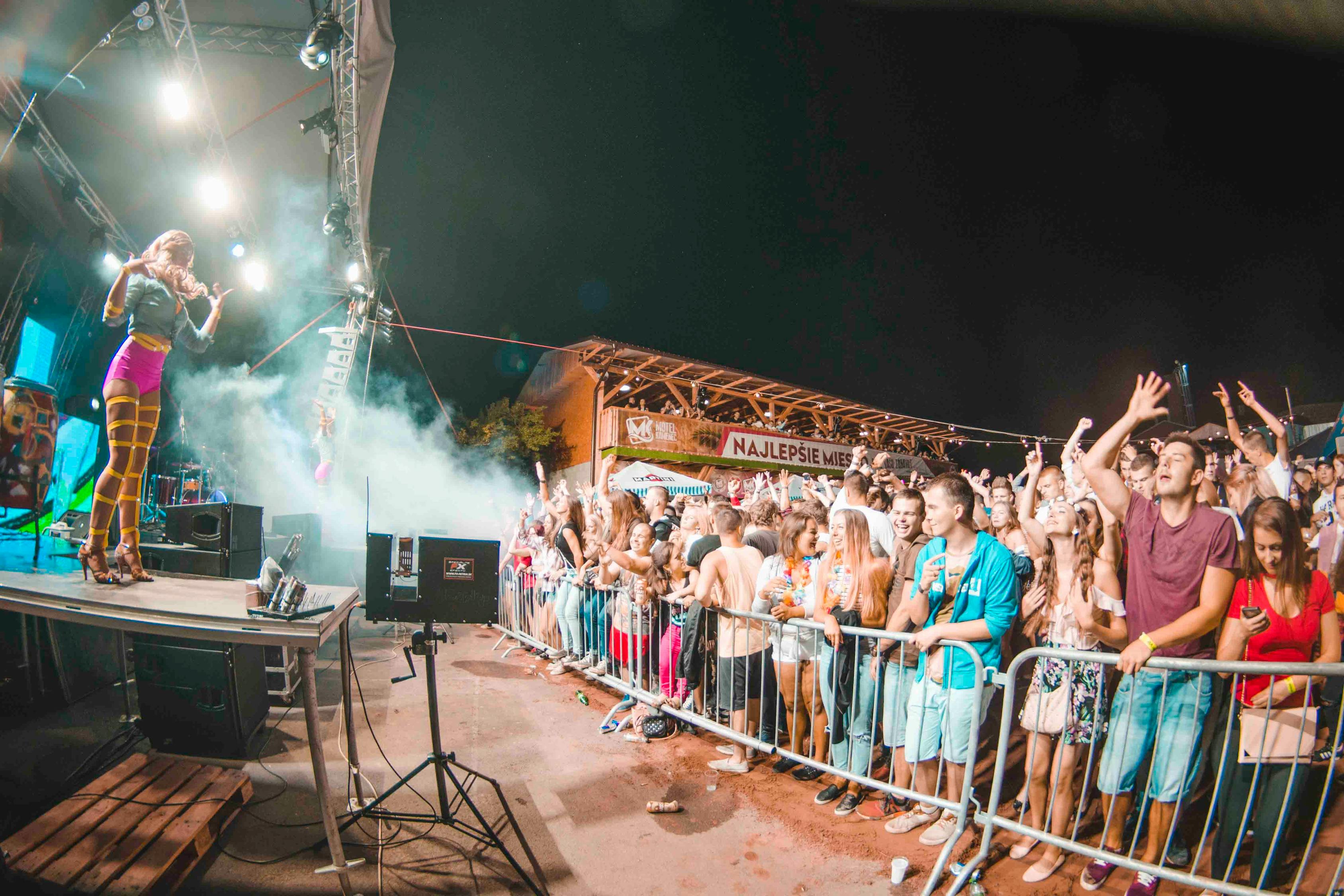 最新DJ舞曲視頻合集，音樂與舞蹈的絕妙交融