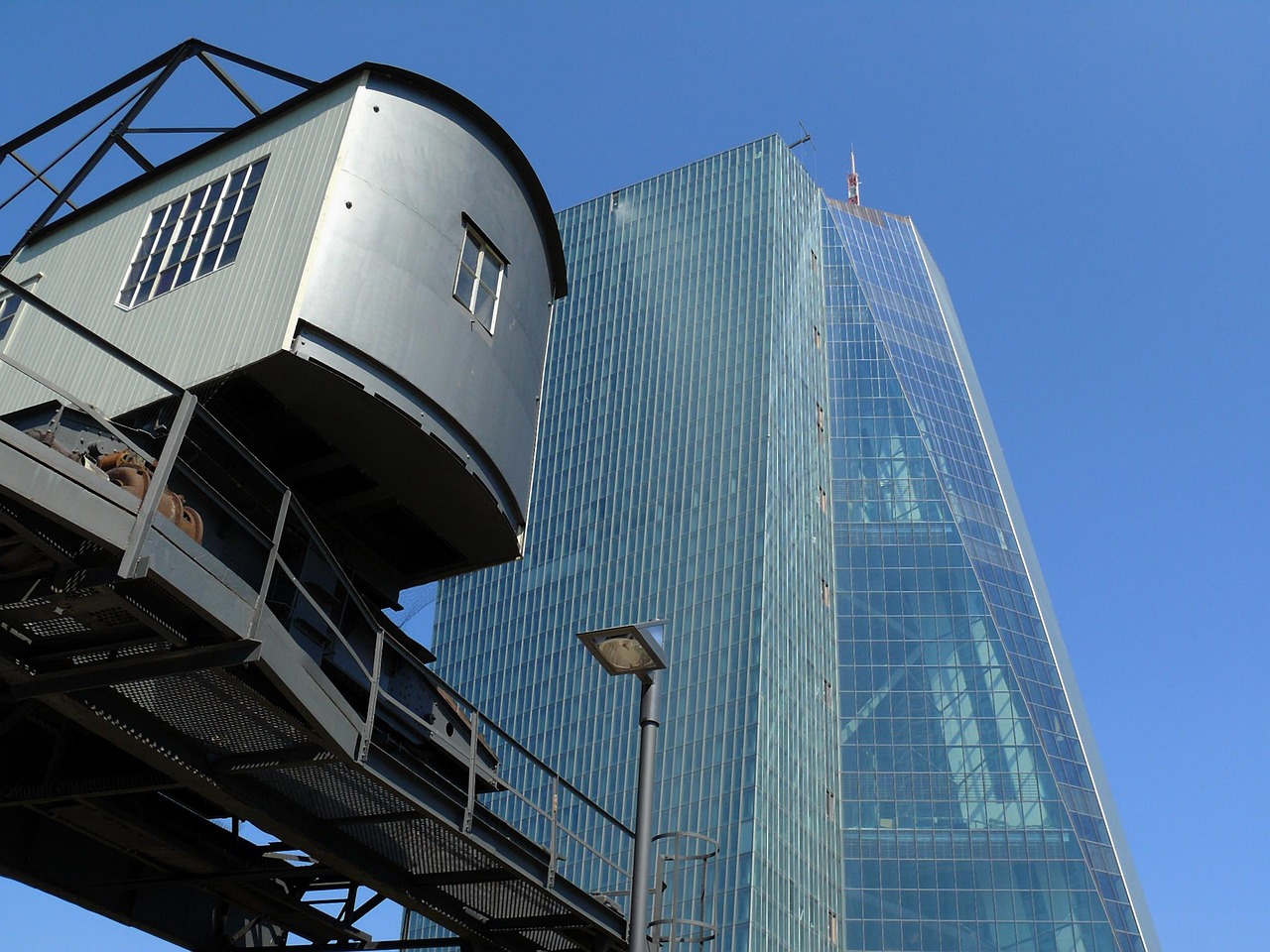 小型噴泉設(shè)備價格探討，影響因素及市場行情分析