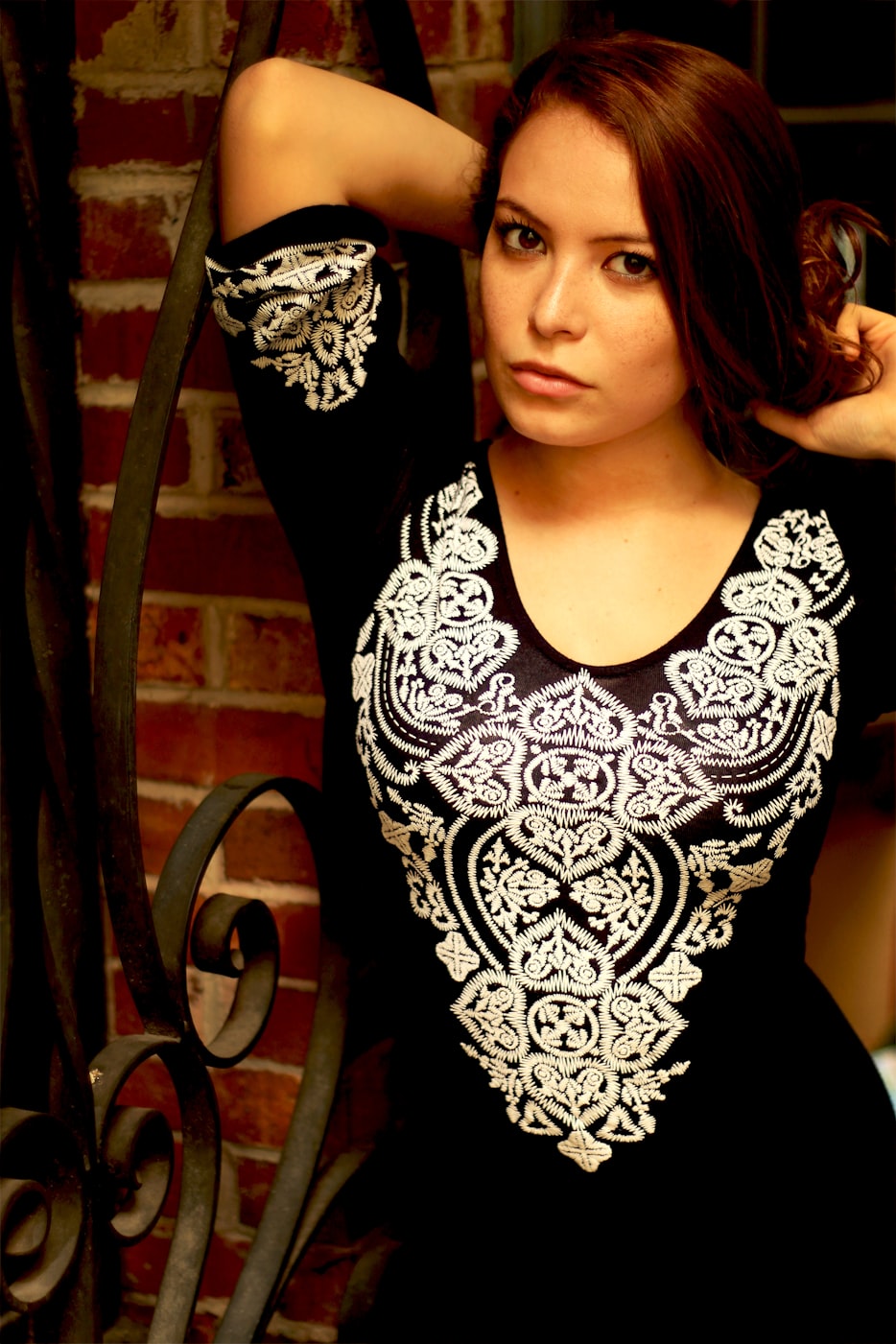 迪麗熱巴新寫(xiě)真，璀璨星光下的時(shí)尚魅力女王