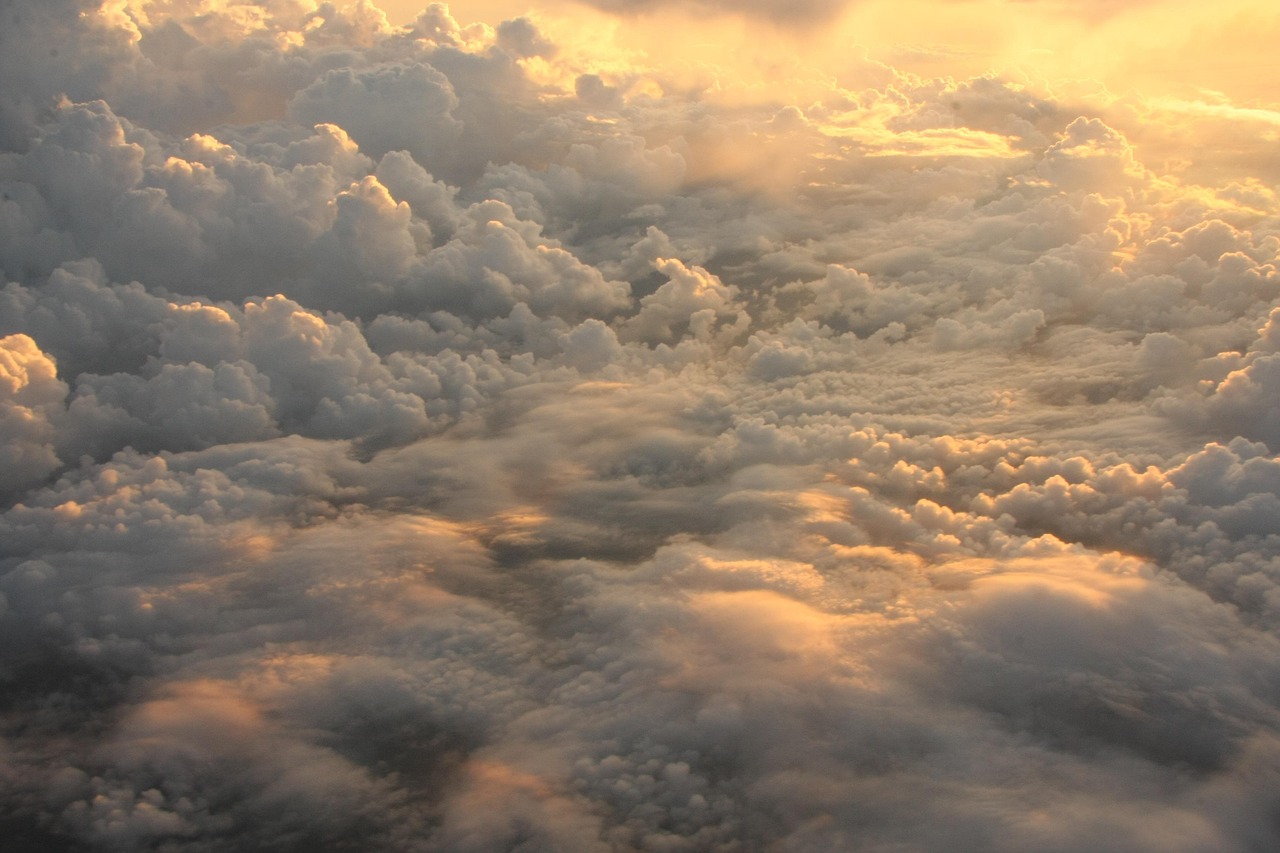 愛情珠寶，高清云資源與情感交織的璀璨之旅
