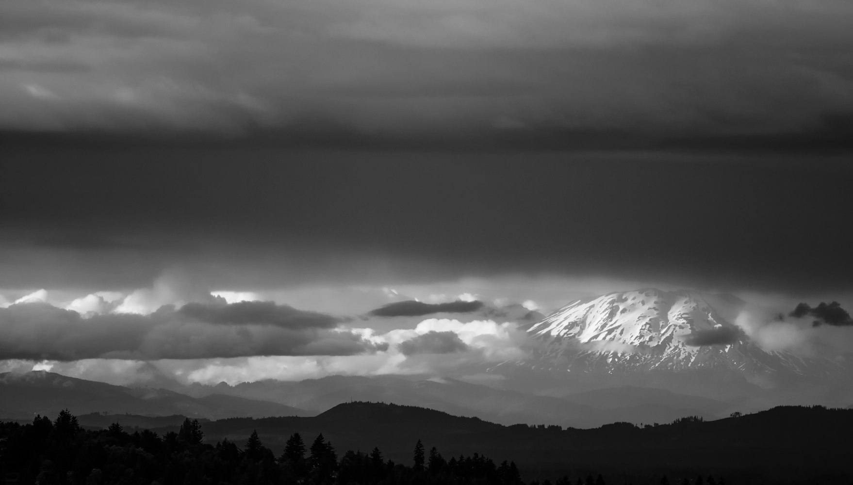 情感深度與視覺藝術的交融，傷心動漫男圖片賞析