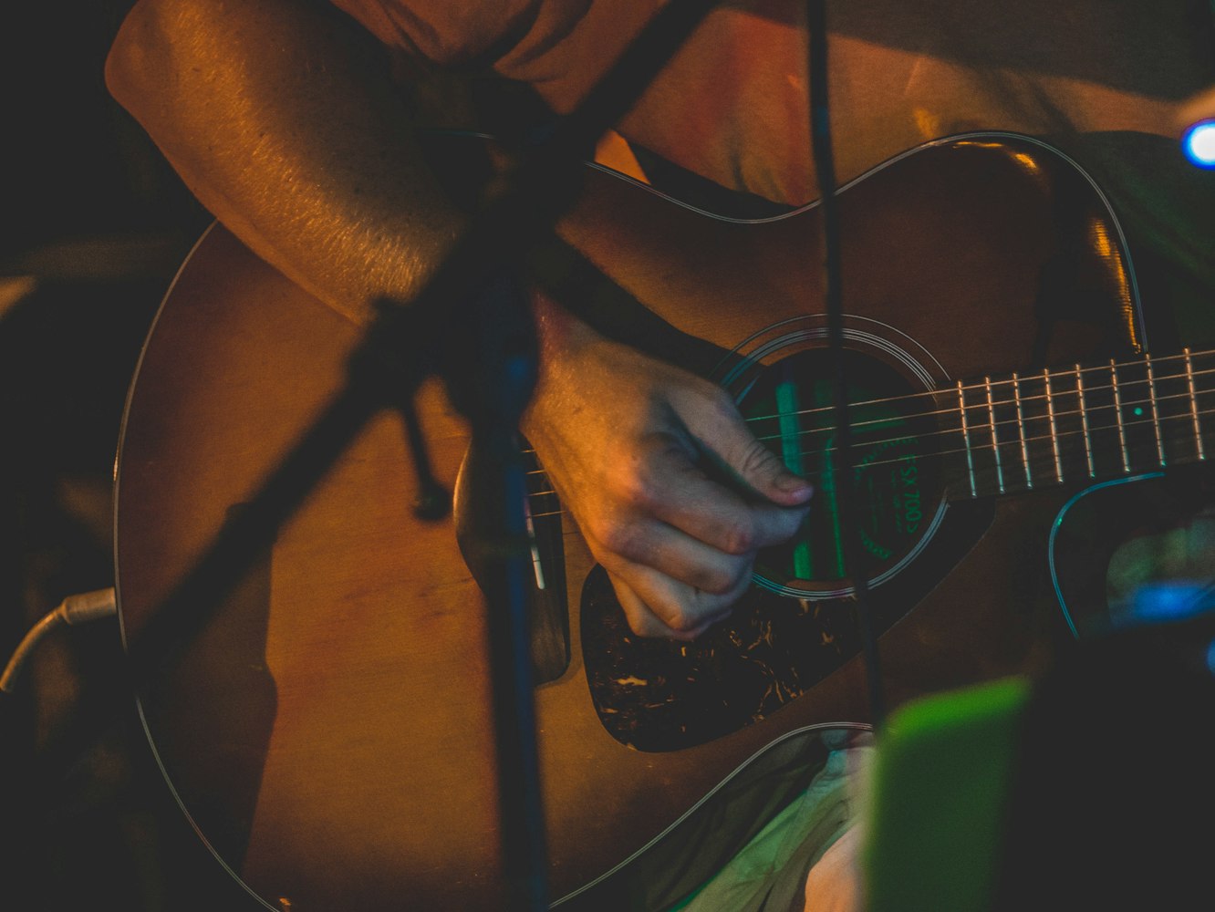 科技與藝術(shù)交融，電腦背景動(dòng)漫的魅力展現(xiàn)