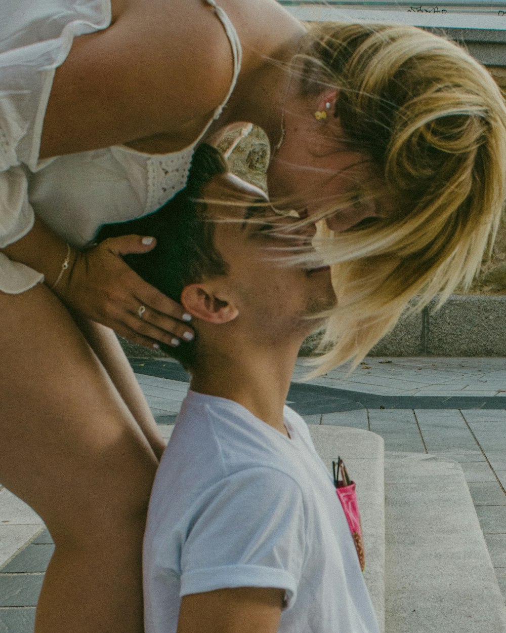 娛樂圈熱議，明星親吻引發(fā)的公眾反應(yīng)